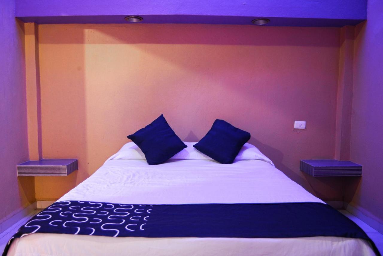 Hotel Oasis Monterrey Esterno foto